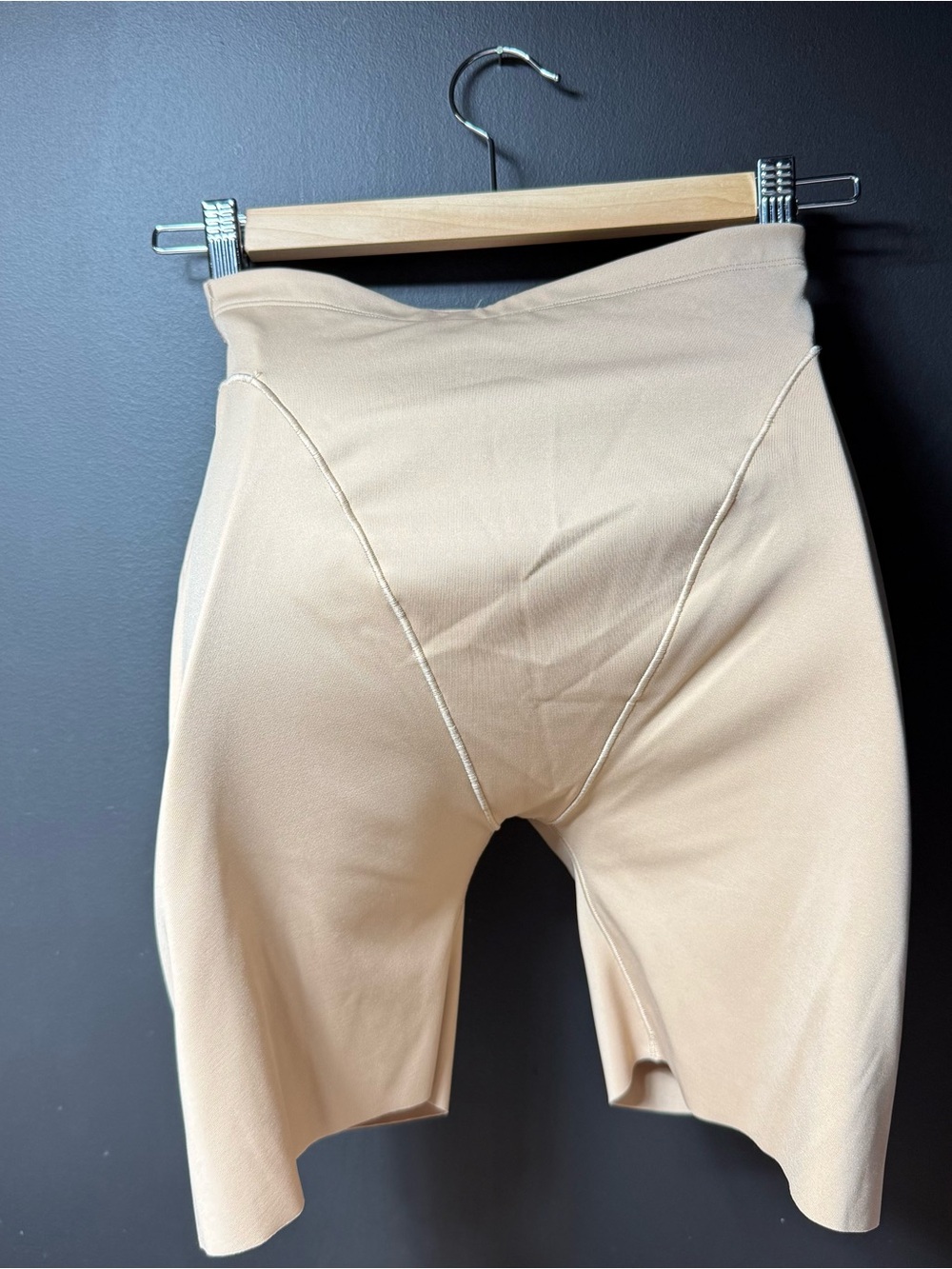 New Women's SKIMS Butt And Hip Enhancing Mid-thigh Shorts - Picture 2 of 5